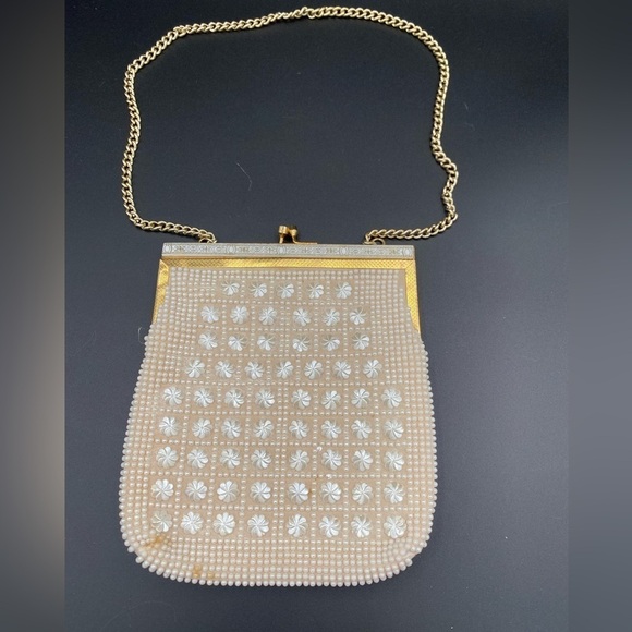 vintage Handbags - Vintage Small Ivory Beaded Daisy evening bag Chain Strap Kiss Lock handmade